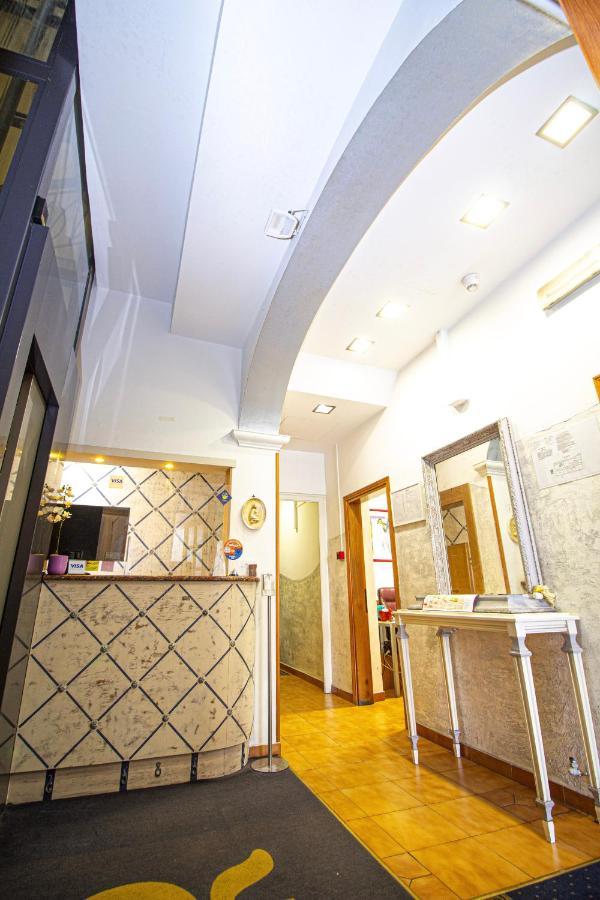 פיסטויה Hotel Prime מראה חיצוני תמונה