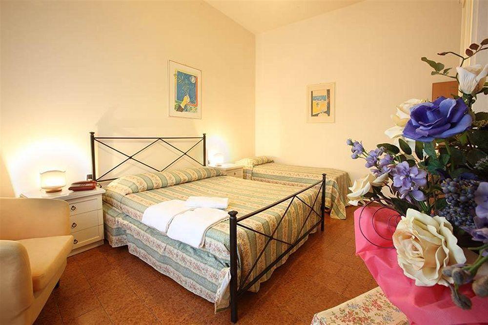 פיסטויה Hotel Prime מראה חיצוני תמונה